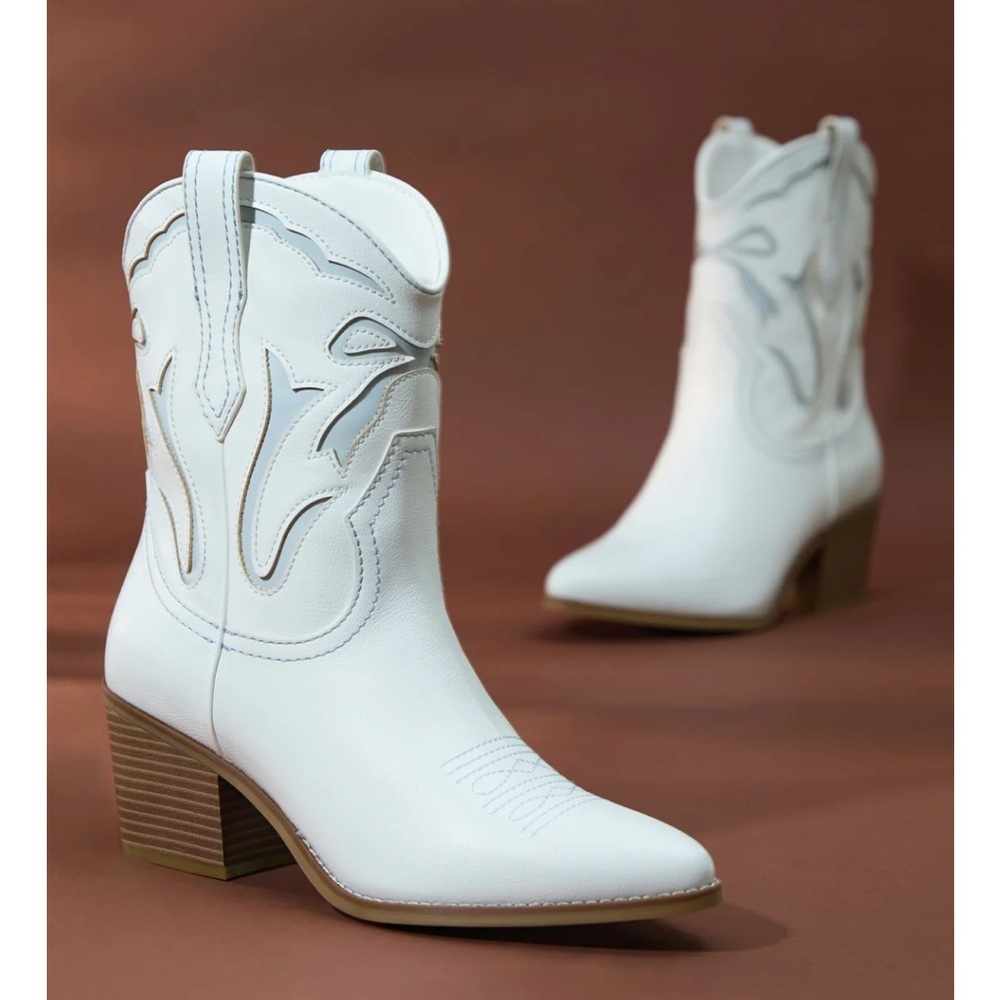 New with tags Altar’d State Octavia Bow Bootie
